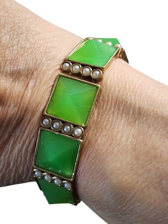 Jewelry - Vintage Green Lucite Pyramid Faux Pearl Stretch Bracelet